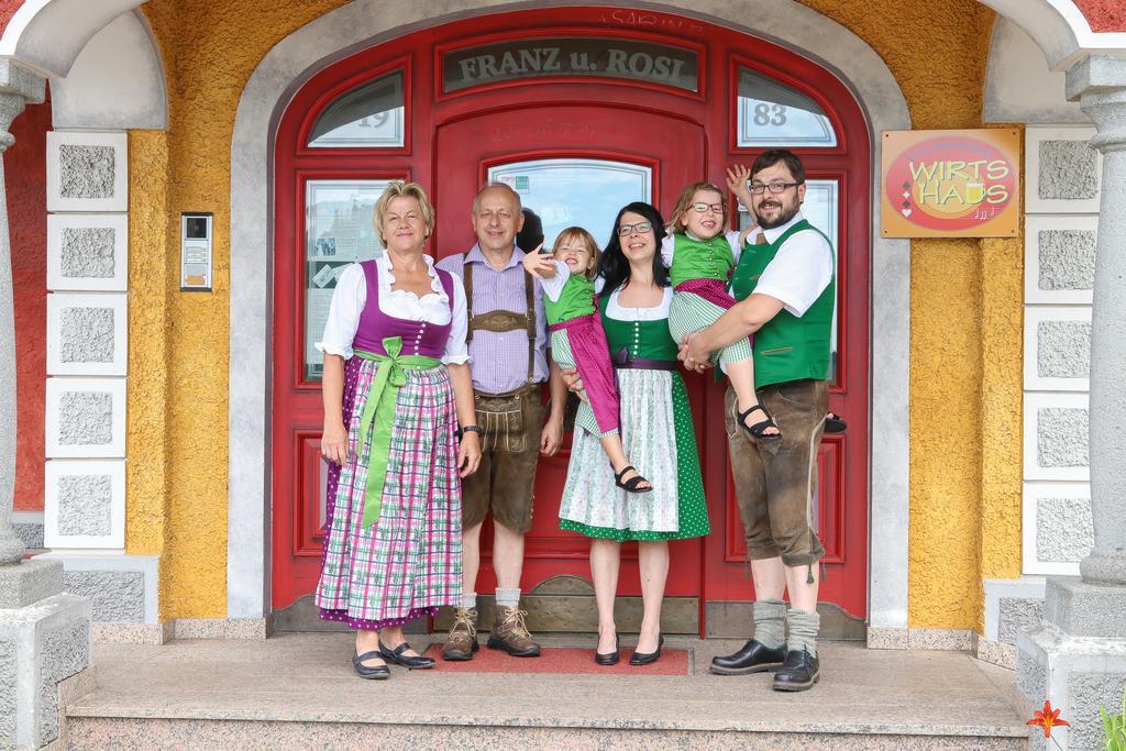 Landgasthof Franz Josef Strasswalchen Bagian luar foto